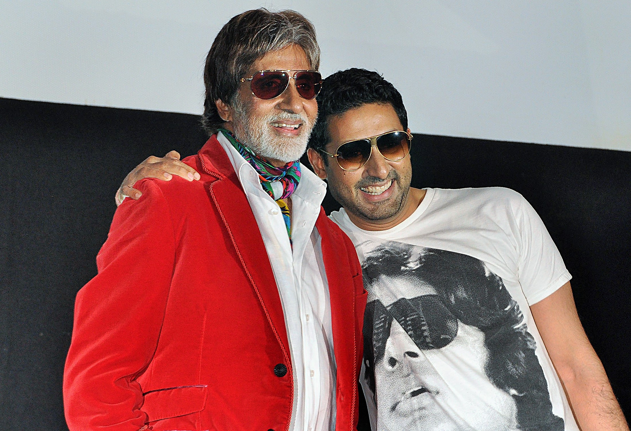 Amitabh Bachchan Completes 50 Years In Bollywood Here S How Abhishek