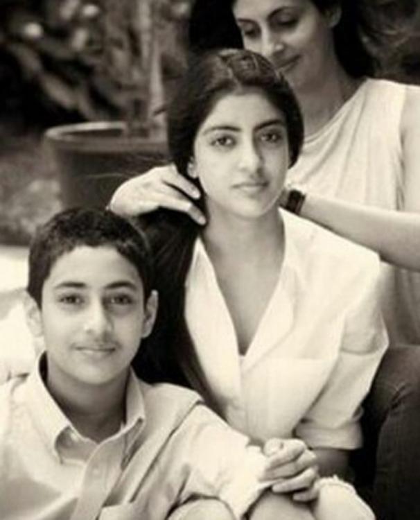 Navya Naveli Nanda Posts a Nostalgic Family Pic - Masala