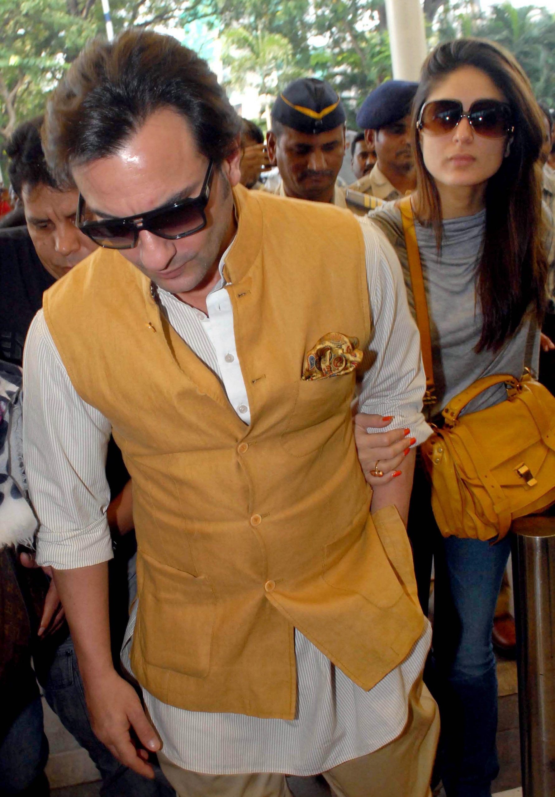 Parents-to-be Saif Ali Khan and Kareena Kapoor Khan Deny Sex Determination  Reports - Masala