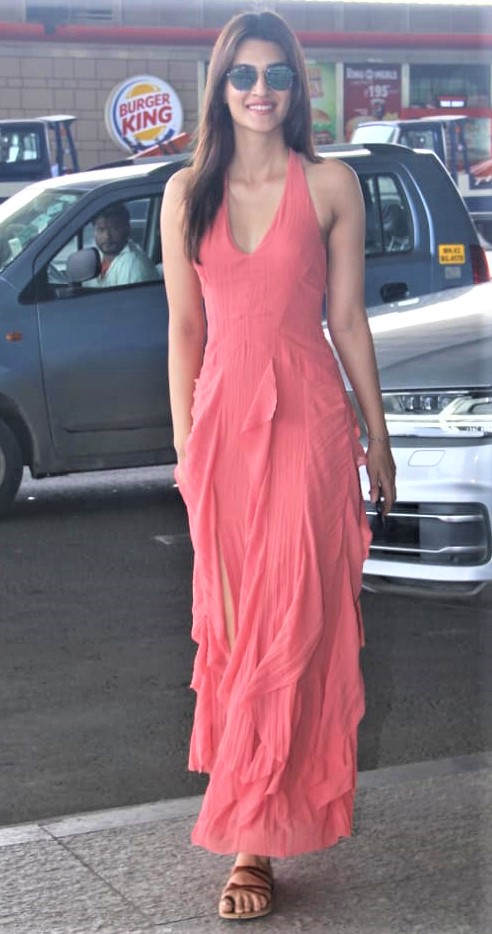 Kriti sanon outlet in pink dress