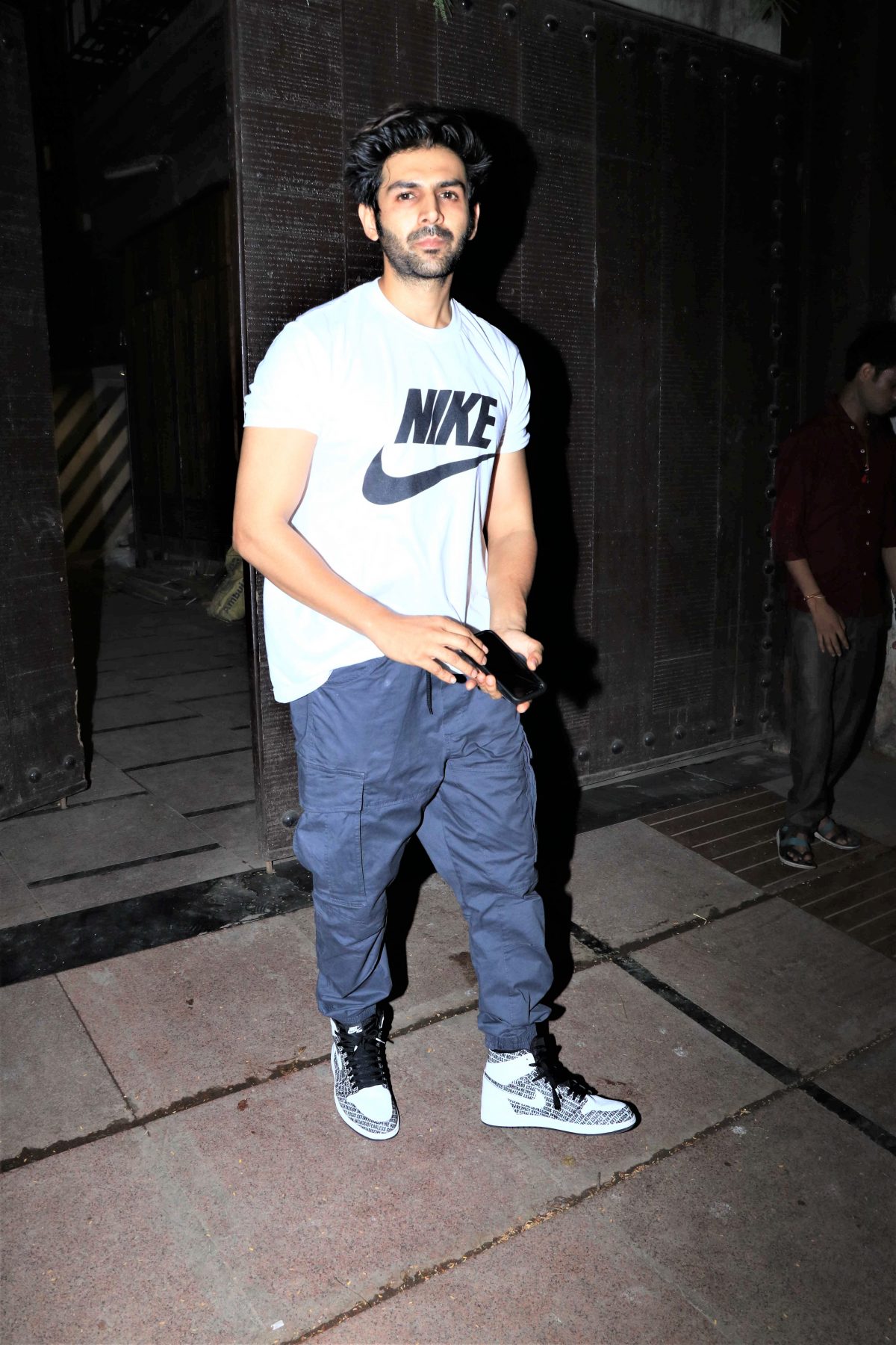 Star Spotting: Kartik Aryan Out and About, Janhvi Kapoor Goes To The