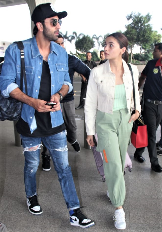 Alia Bhatt, Ranbir Kapoor Make Casual Style Statement At Mumbai Airport -  Masala