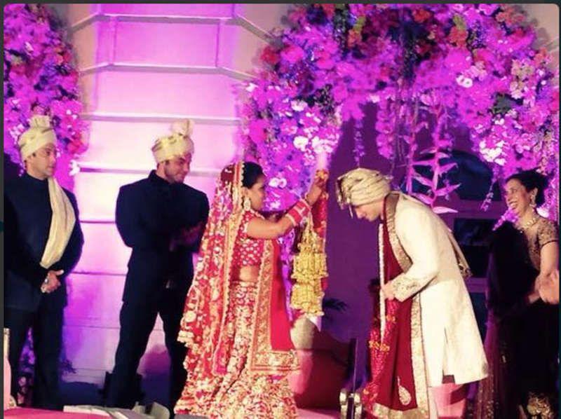 Arpita Khan's Wedding: Salman, Aamir, Katrina, Karan, Ram Charan and Others  Take Selfies with Bride [PHOTOS] - IBTimes India