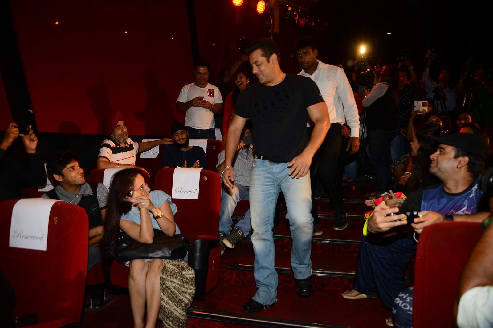 Kareena Kapoor Sizzles Salman Khan Entertains At The Bajrangi Bhaijaan Trailer Launch Masala