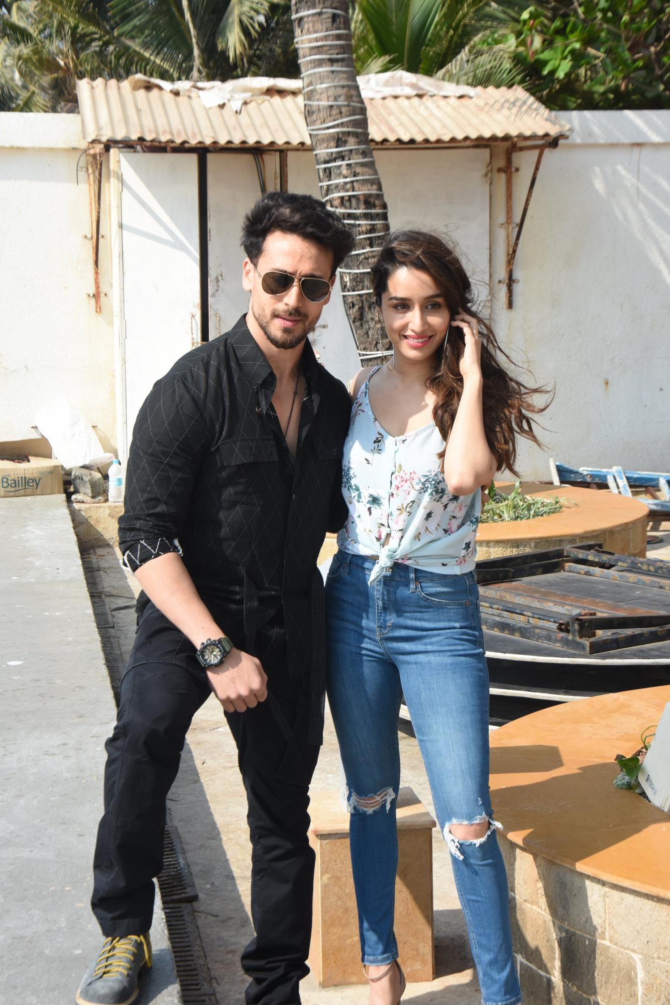 Baaghi Tiger Shroff Shraddha Kapoor And Riteish Deshmukh Strike A