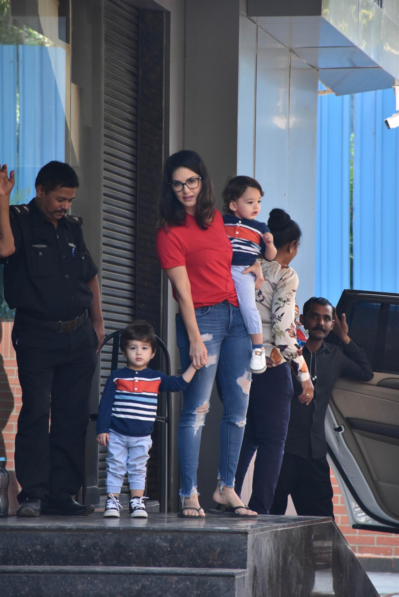 Sunny Leone Clicked With Kids | Masala