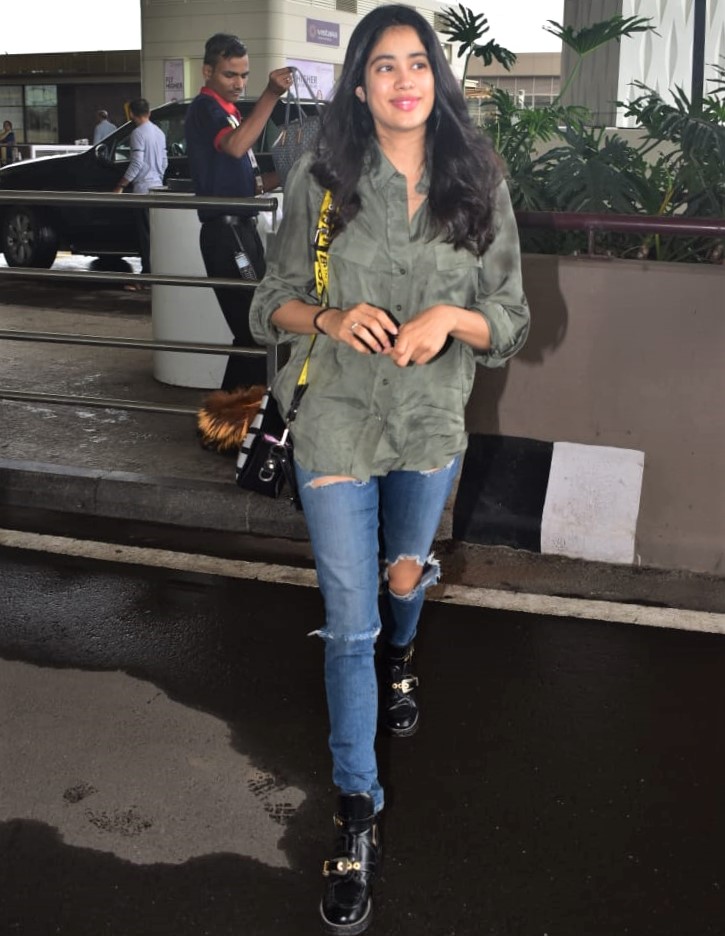 Here's how much Janhvi Kapoor's airport look costs - Masala