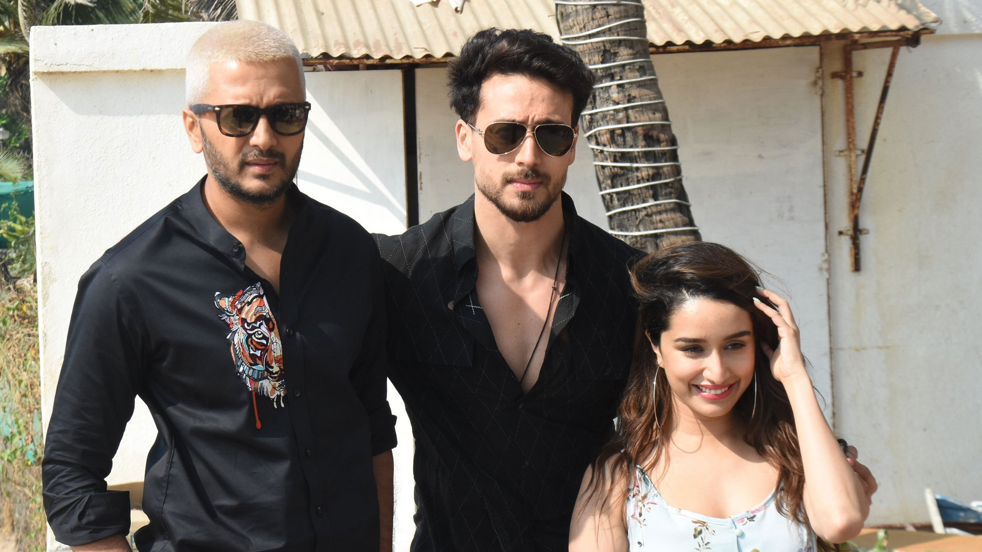 Baaghi Tiger Shroff Shraddha Kapoor And Riteish Deshmukh Strike A