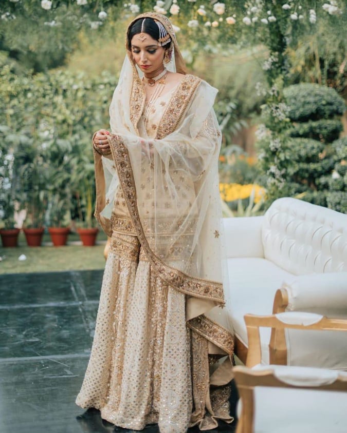 Iqra Aziz respond to copying Saboor Aly's wedding dress controversy
