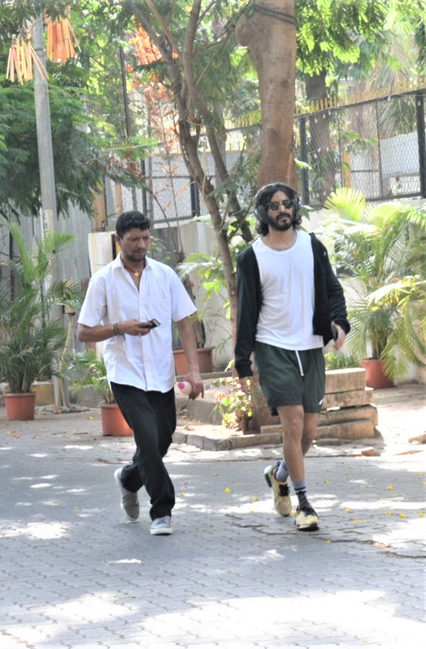 Harshvarrdhan Kapoor Aces Street Style In A Funky Black Tee & Pricey Beach  Shorts