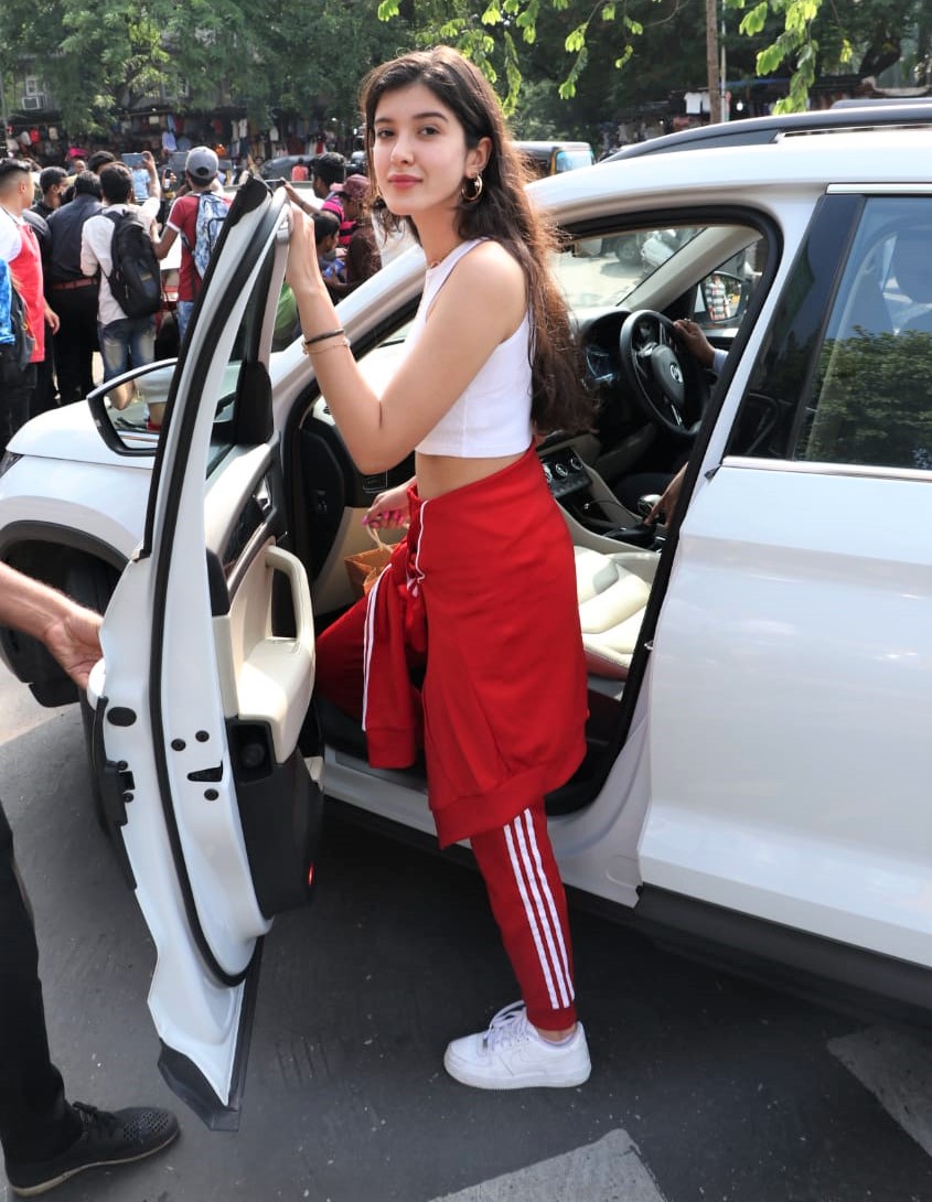 Ananya Panday and Shanaya Kapoor are true blue besties and their Maison  Goyard mini bags agree