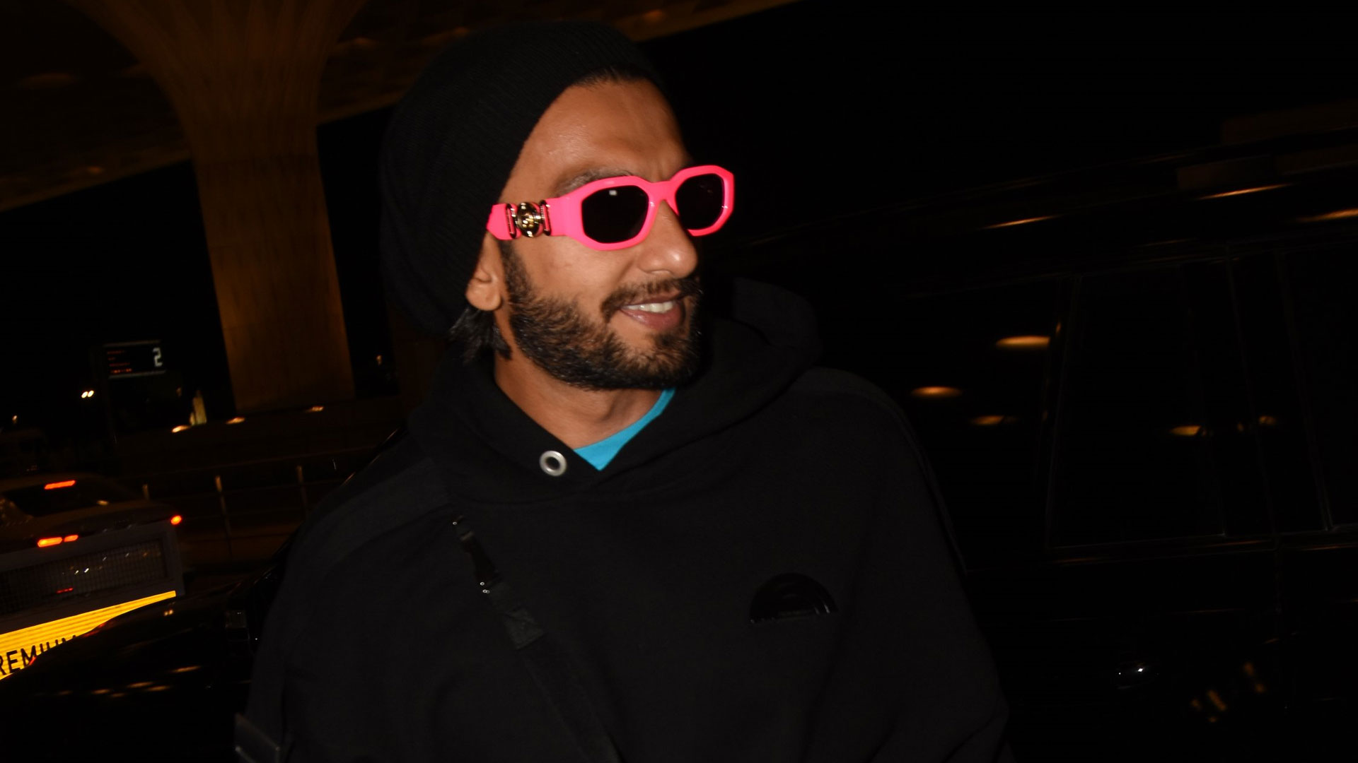 Ranveer Singh proves again that he has mastered the airport look