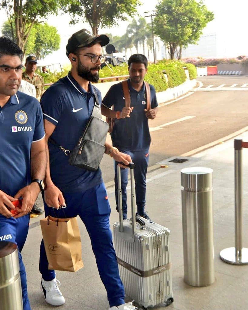 Airport Spotting: Anushka Sharma And Virat Kohli