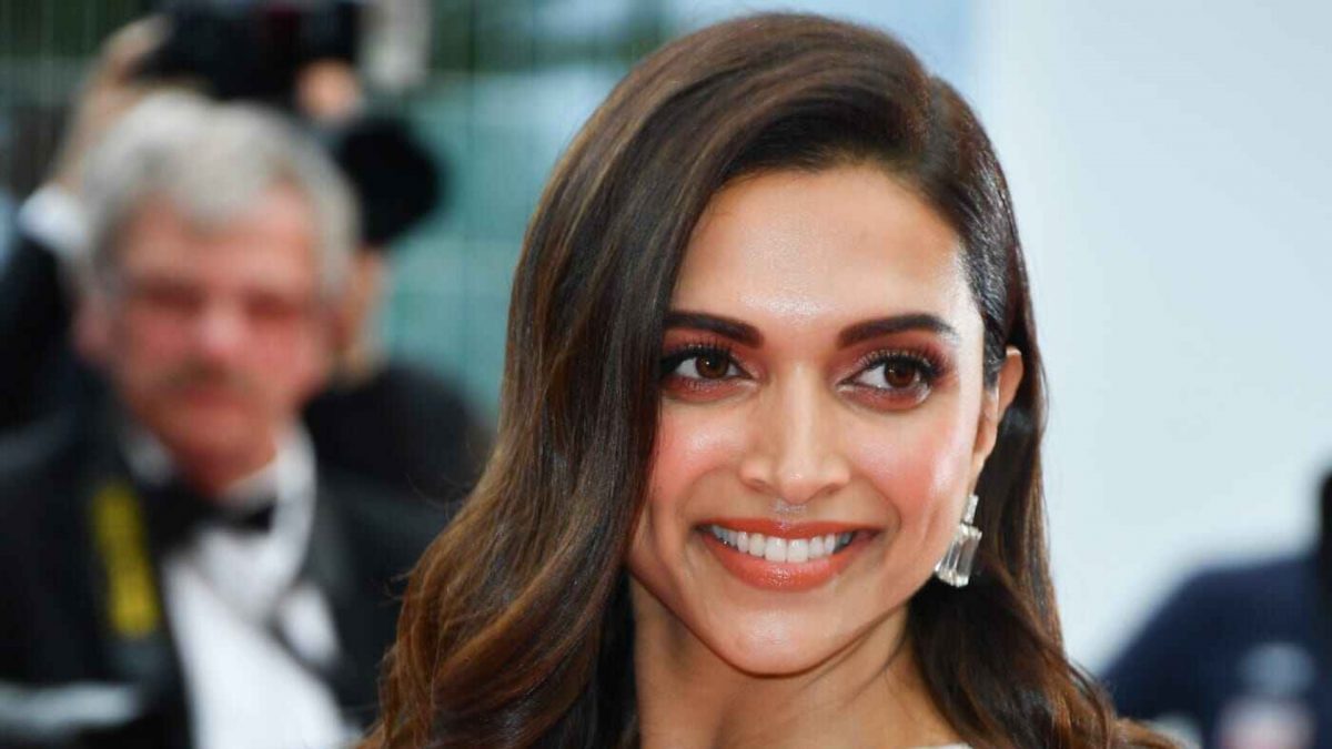 Deepika Padukone’s Style for 2021 Film to be Inspired by Her Looks in ...