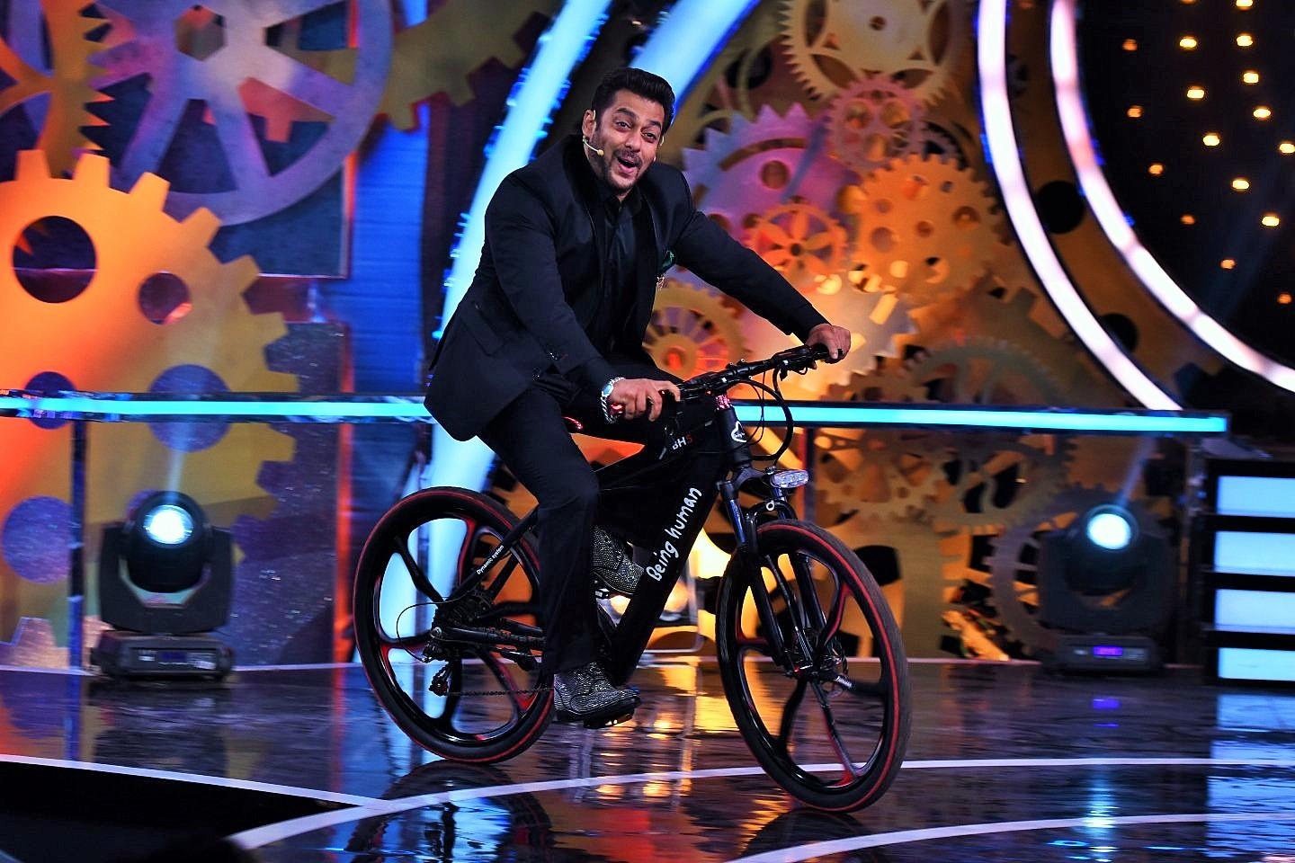 Star Spotting Salman Khan Entertains On Big Boss 11, Misha And M