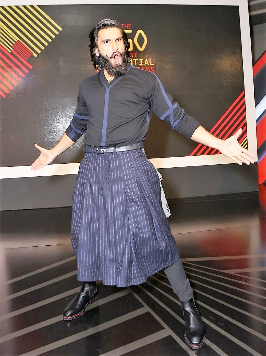 Ranveer Singh just slayed it in a 'skirt' at an award show; 5