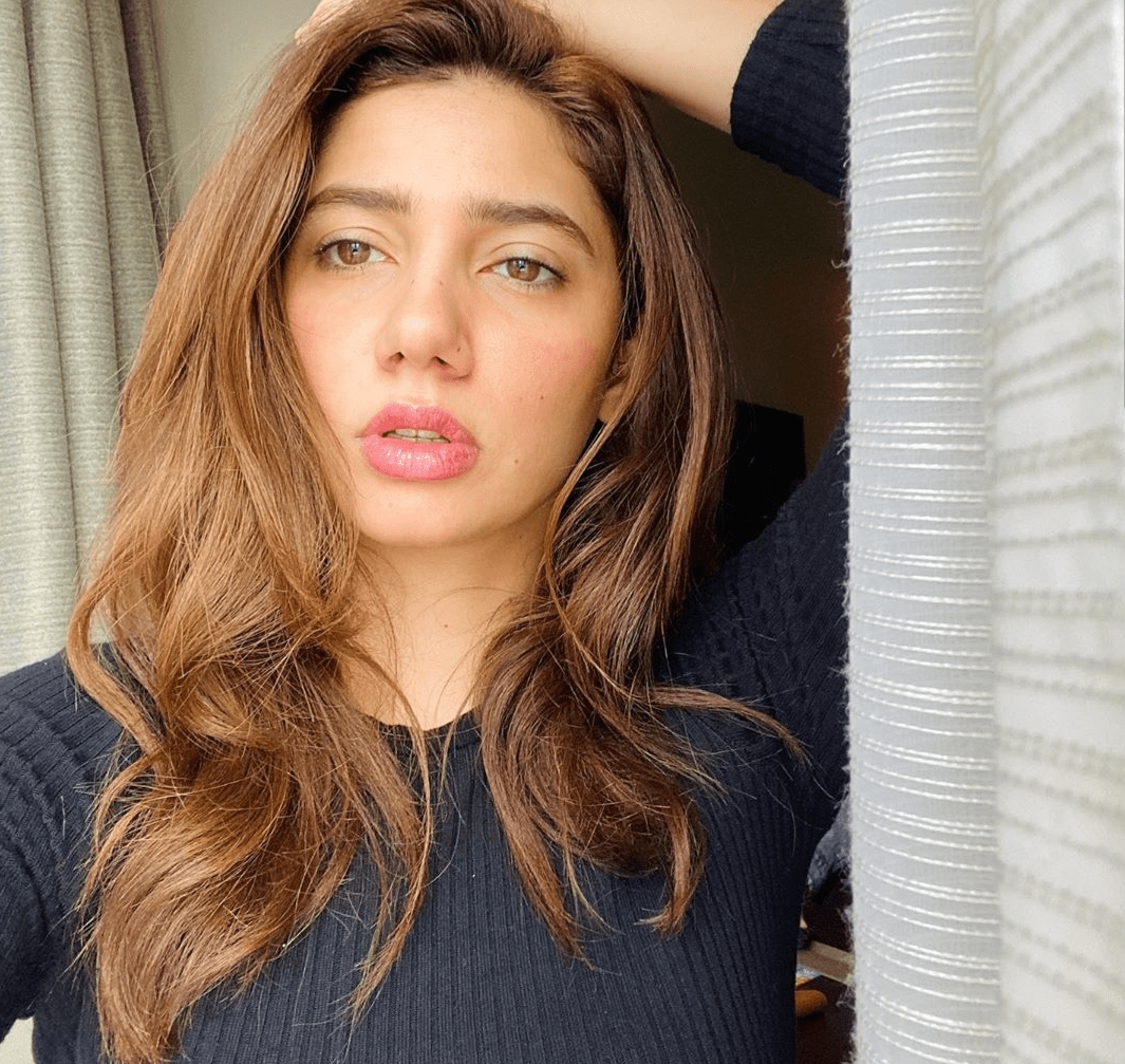 Mahira Khan Welcomes December With a Sun-kissed Selfie - Masala