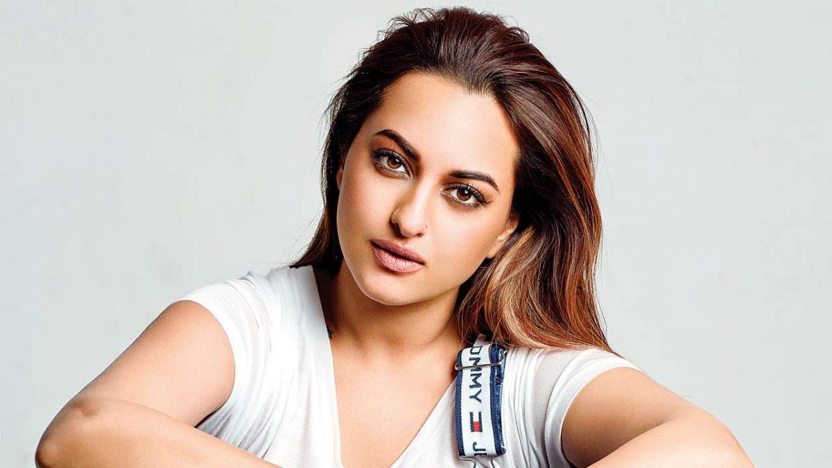 Sunaksi Sex - Sonakshi Sinha Reveals She Dated a Celebrity Without the World Finding Out  - Masala