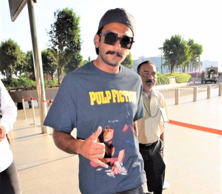 Ranveer Singh proves again that he has mastered the airport look