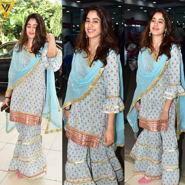 Janhvi Kapoor Knows the Art of Carrying Casual Eastern Wear Even at the ...