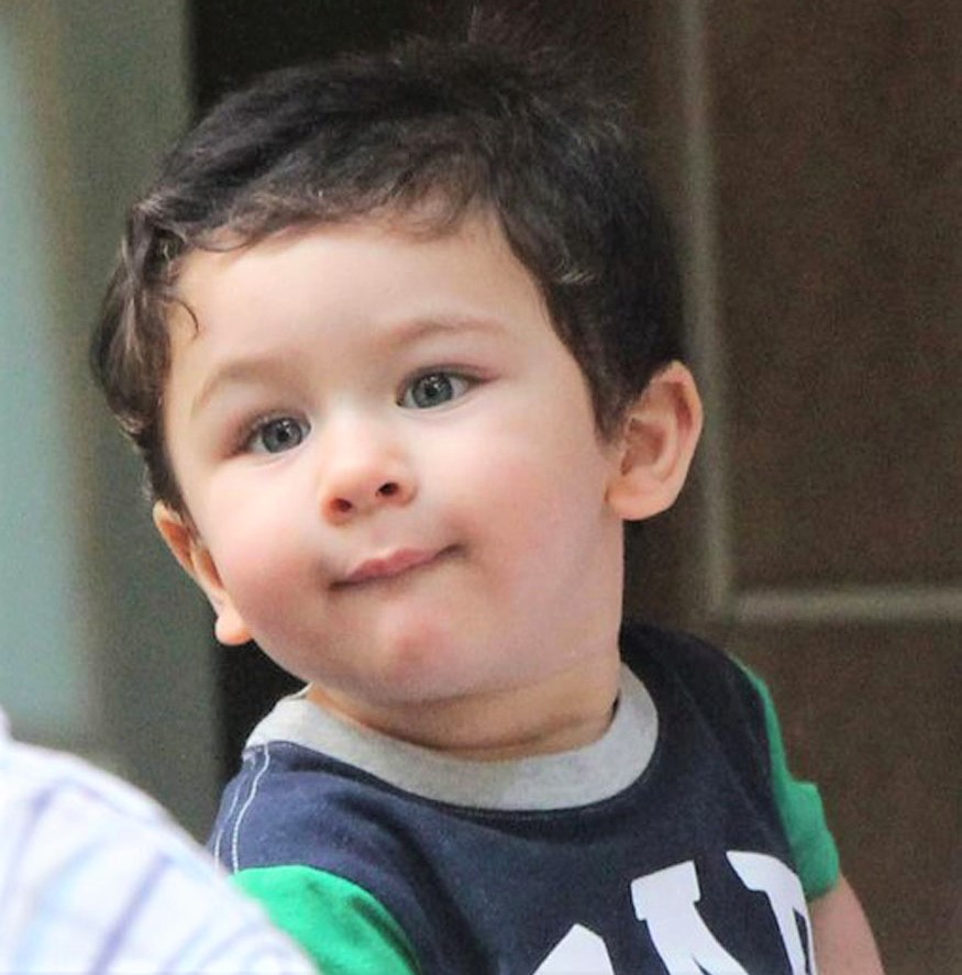 Taimur Ali Khan looks adorable with baby brother Jeh in new viral photo