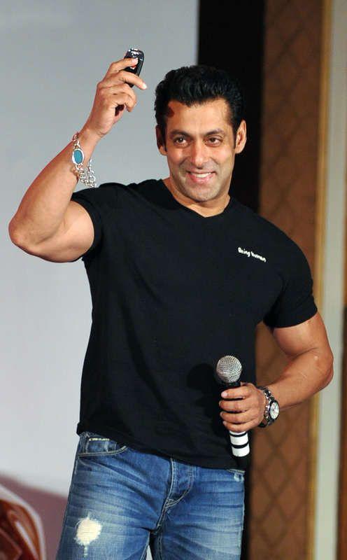 All about Salman Khan's INR 45 lakh watch he sported on Bigg Boss OTT | The  Times of India