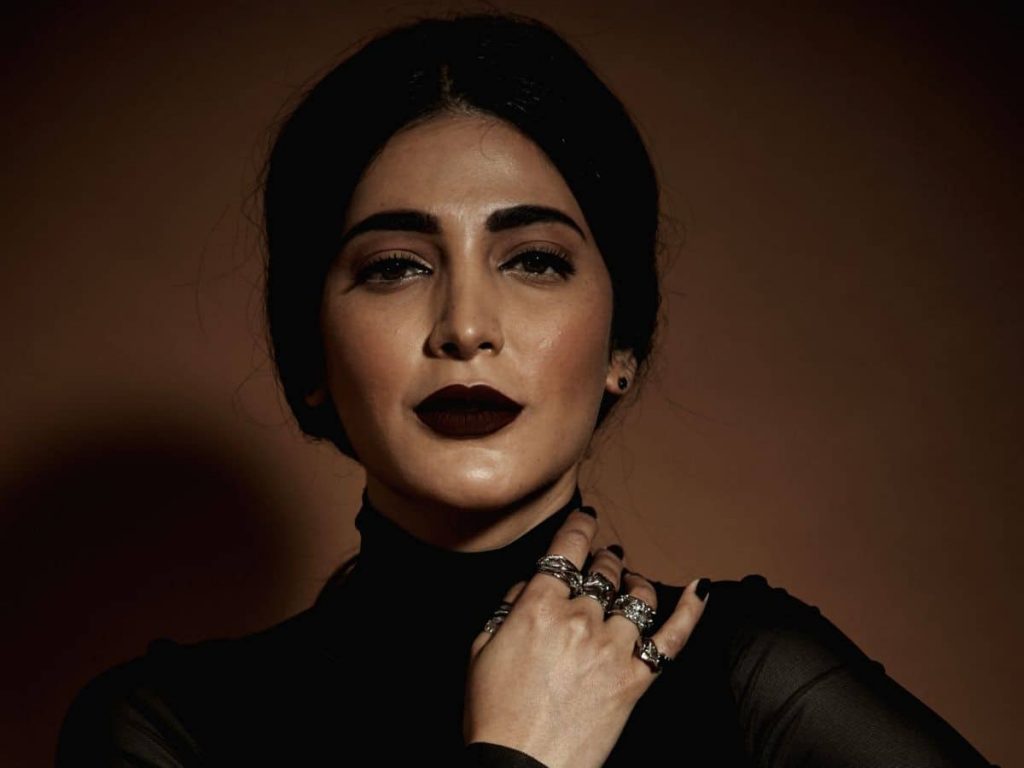 ridiculous-shruti-haasan-was-called-chudail-for-wearing-black