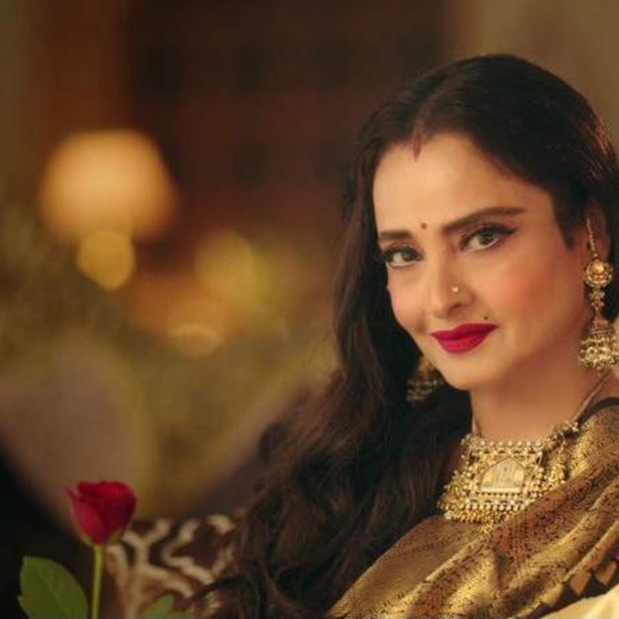 Rekha reportedly received a whopping Rs 5 crore for a one-minute ...