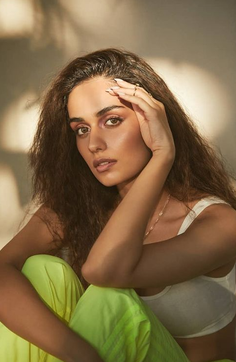 Manushi Chhillar's minimal day look will change the way you think about ...