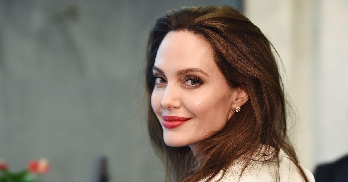 Angelina Jolie becomes the first Instagram user to cross 1 million ...