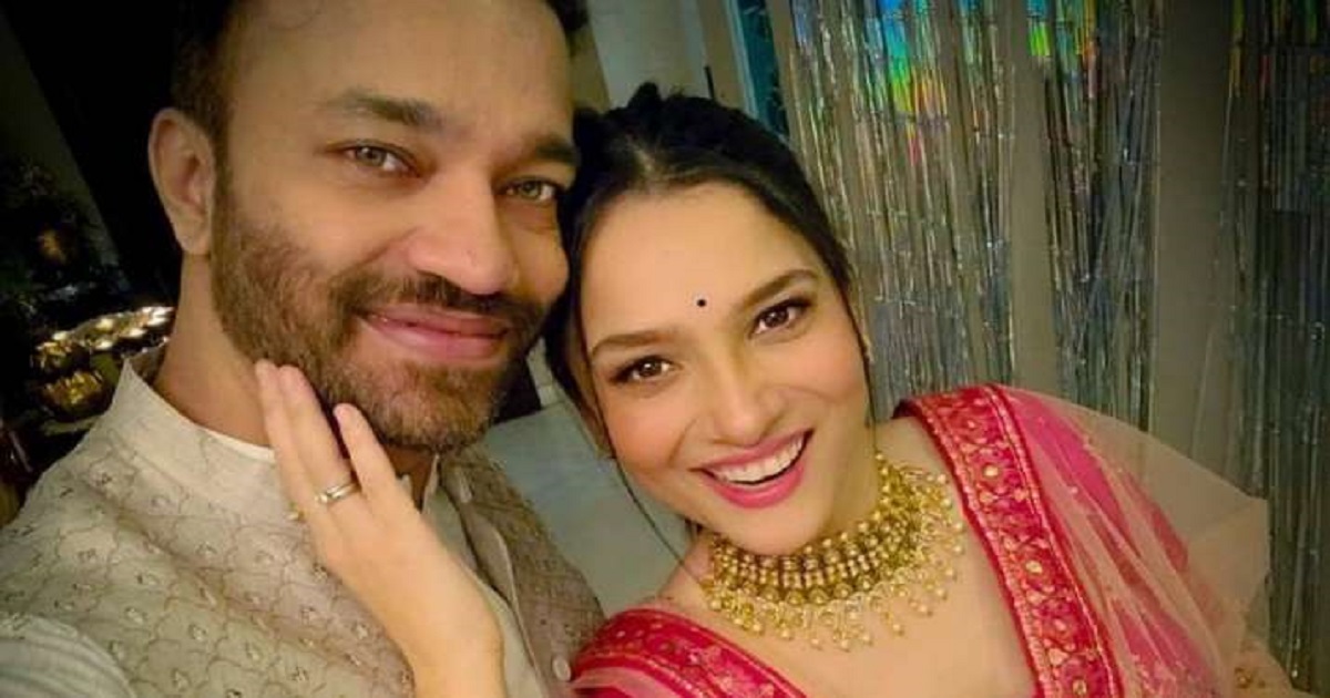 Ankita Lokhande and Vicky Jain got married again, her sequinned saree and  their kiss steal the show. All pics inside