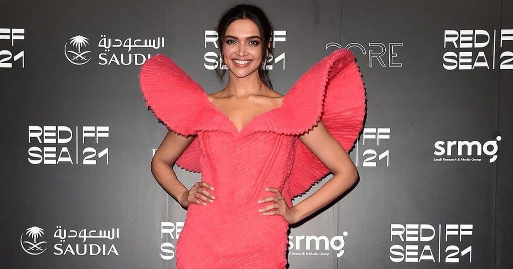 See Pics: Deepika Padukone STUNS in a gorgeous pink Michael Cinco ...