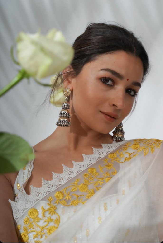 fcity.in - Alia Bhatt Gangubai Kathiawadi Style White Flower Design Saree  With