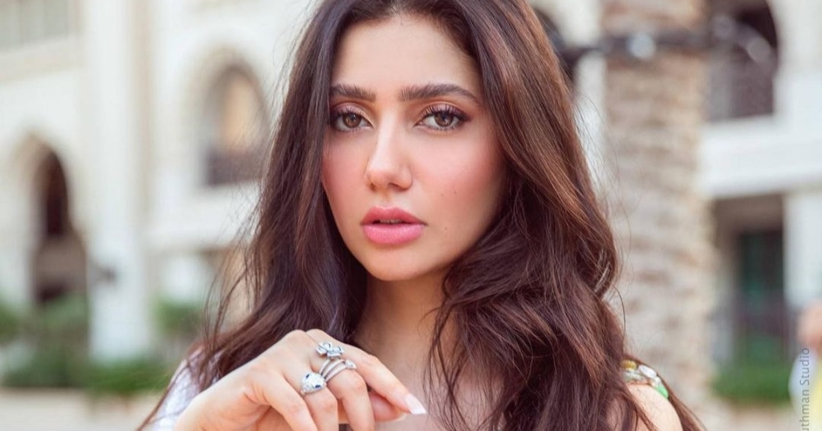 Mahira Khan gives back it to a troll