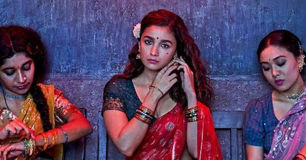 Photographer saves Alia Bhatt from getting hit by a branch as she promotes  Gangubai Kathiawadi on open bus - WATCH | Entertainment News, Times Now