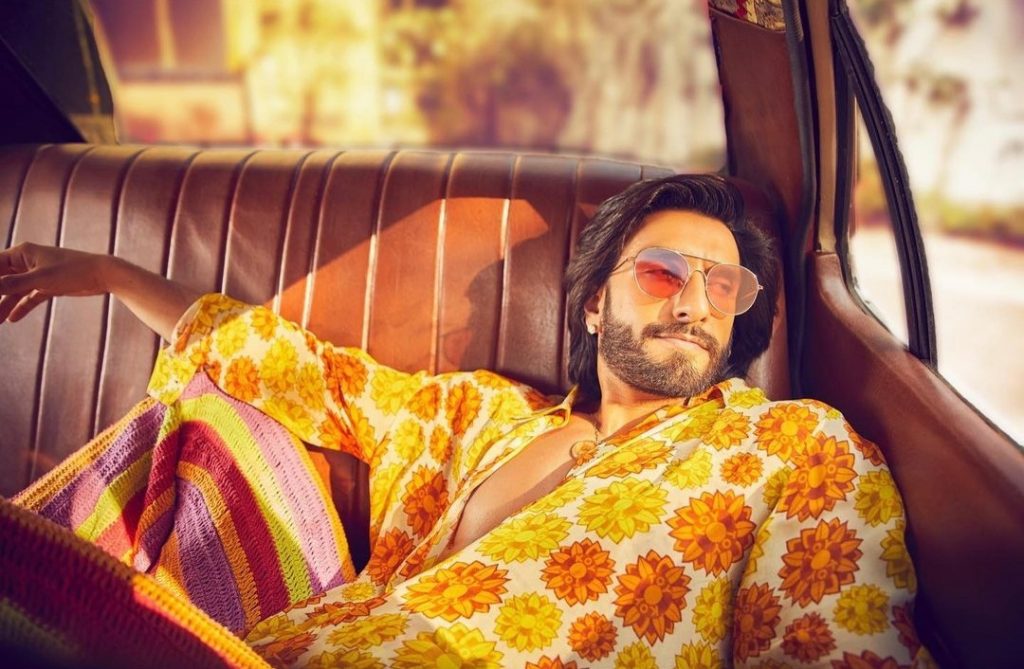 These Crazy Outfits That Only Ranveer Singh Can Pull Off Make Us Go, Mast  Shades Unnai Ra Neelo - Chai Bisket