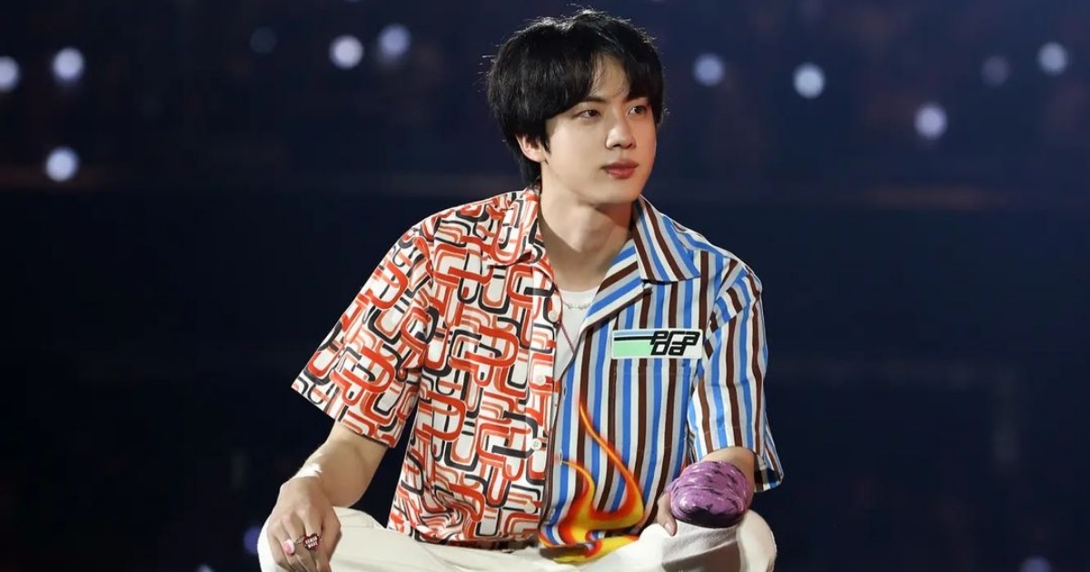 Here's Why BTS' Jin Is Wearing a Cast on His Hand at Grammys 2022, 2022  Grammys, BTS, Grammys, Jin