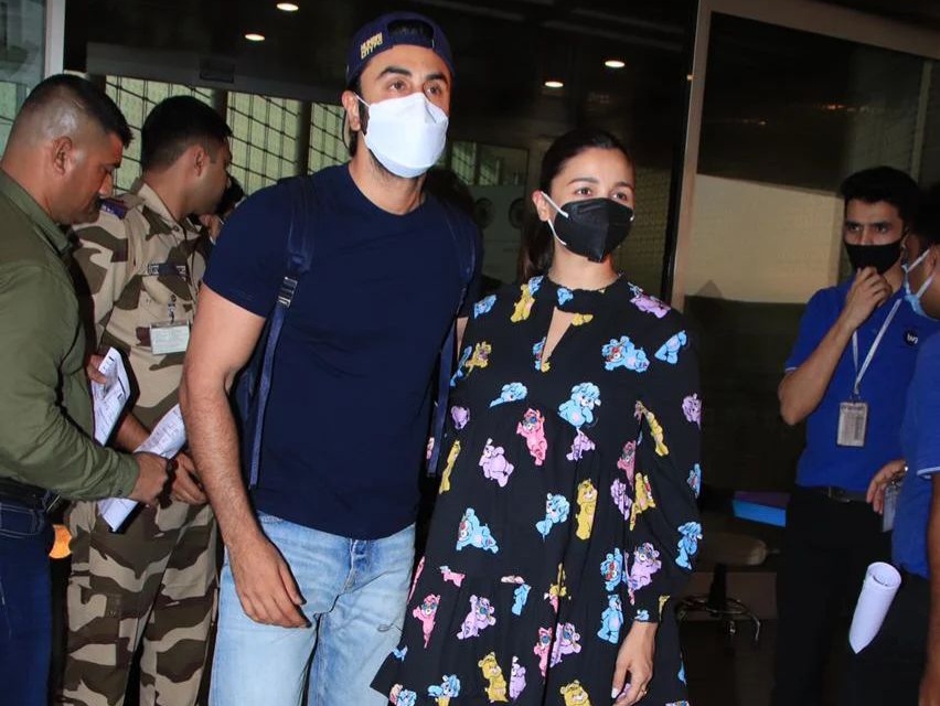 Parents-to-be Alia Bhatt and Ranbir Kapoor pose at airport