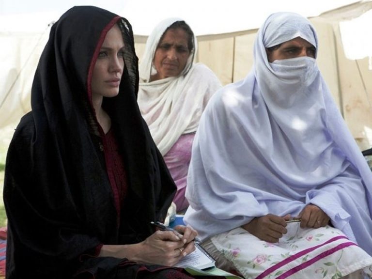 angelina jolie visit to pakistan