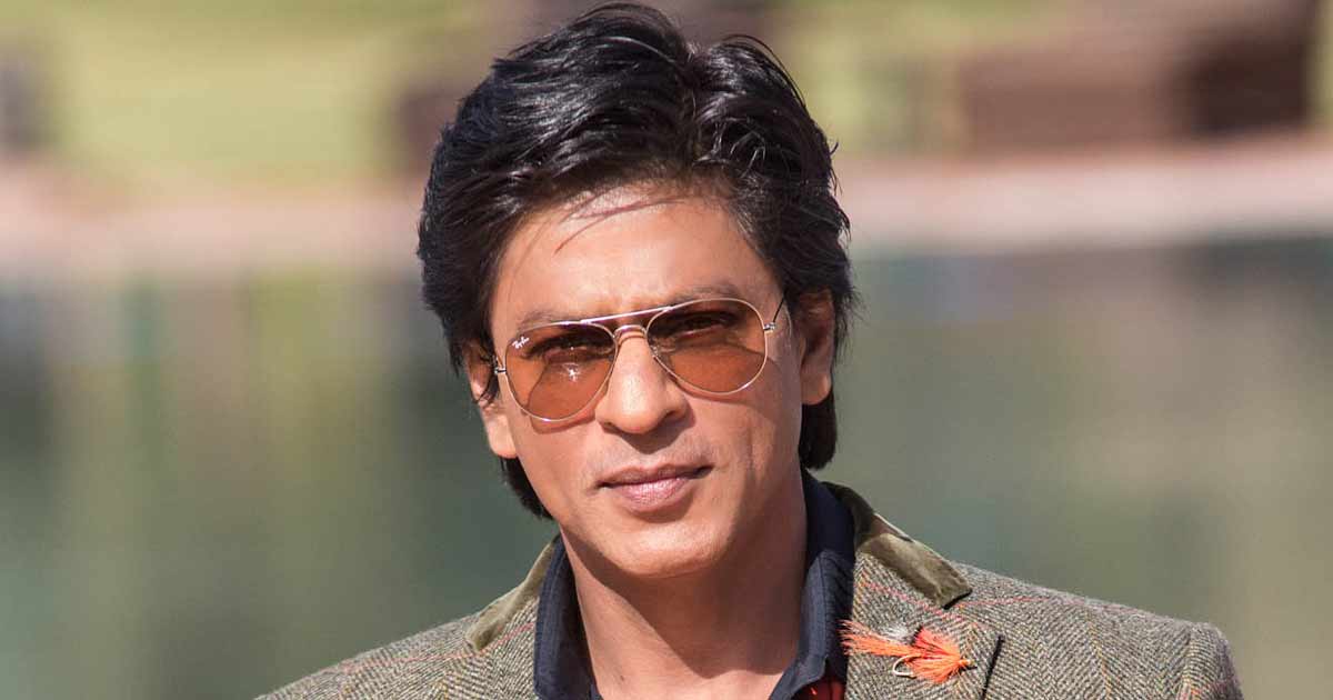 Shah Rukh Khans Lucky Fans Get A Surprise From Him