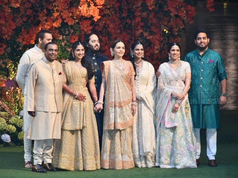 Anant Ambani engagement: Bollywood stars looks we love 1