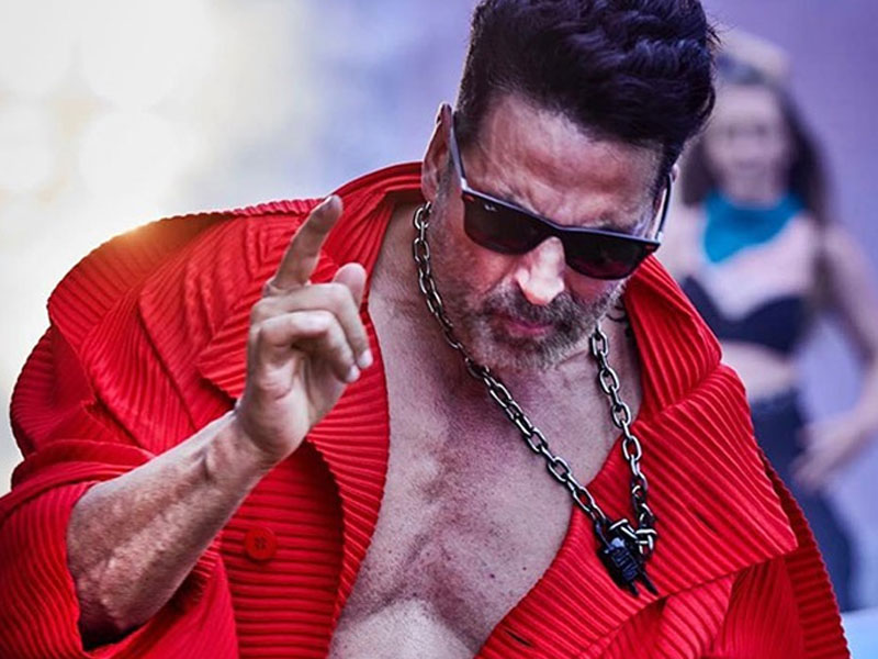 Fans lash out at Akshay Kumar for this reason