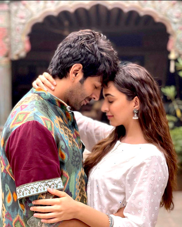 Kartik Aaryan And Kiara Advani's 'Satyaprem Ki Katha' Grooves To Garba ...