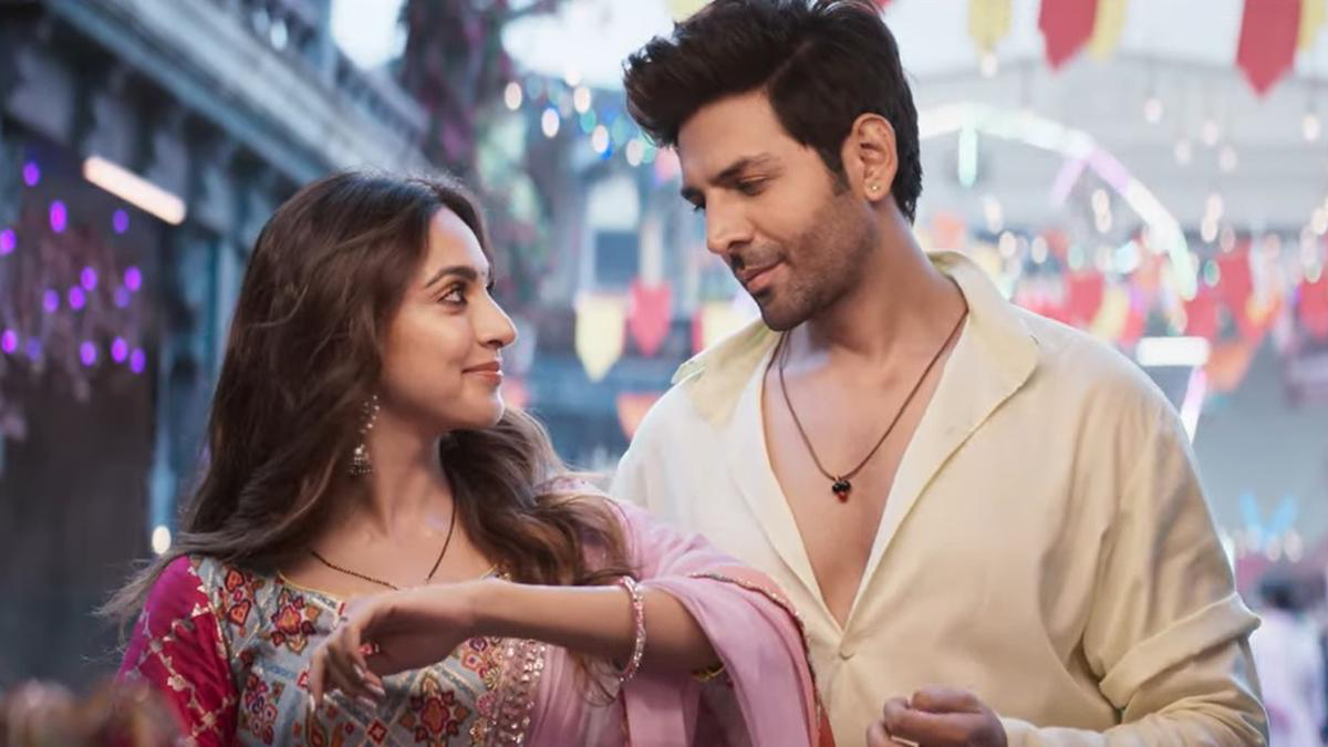 Kartik Aaryan And Kiara Advani's 'Satyaprem Ki Katha' Grooves To Garba ...