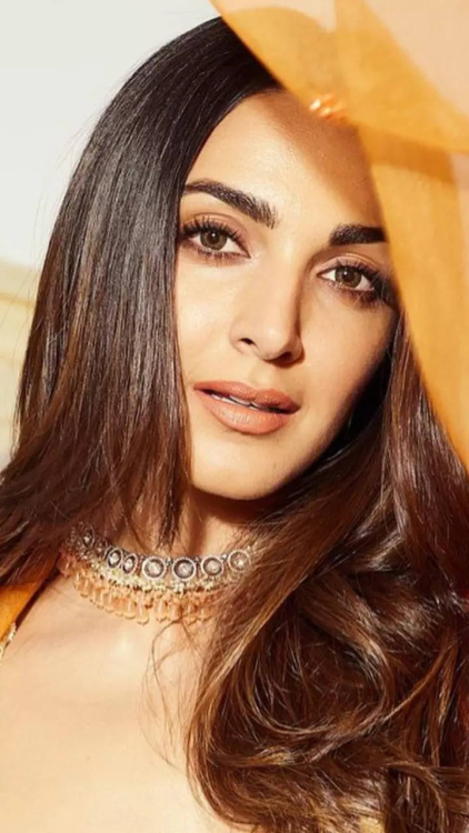 Achieve Kiara Advani's smokey eye look in 8 easy steps - Masala.com