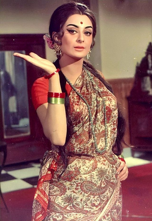 Saira Banu Posts Her "22 Inch Waistline" Throwback Picture, Fans Call ...