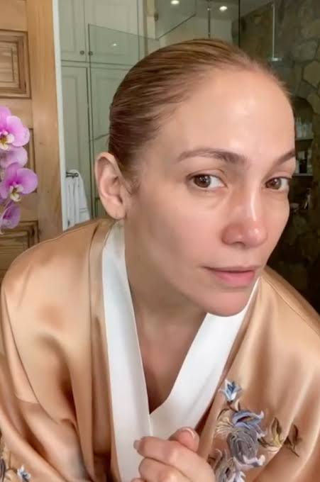 Prevention Magazine: Jennifer Lopez Is Glowing in This No-Makeup