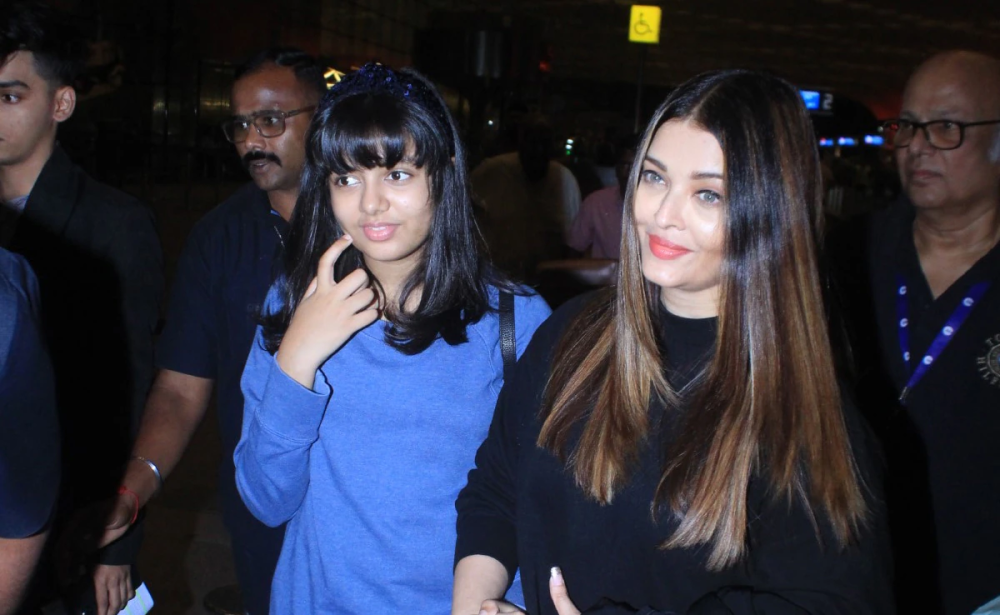 In Pictures: Aishwarya Rai Bachchan, Aaradhya Bachchan smile for paps ...