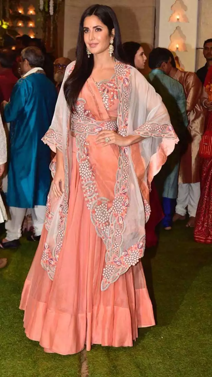 Katrina Kaif lights up 'Diwali' vibes in earthy embellished lehenga choli  [Photos] | IWMBuzz