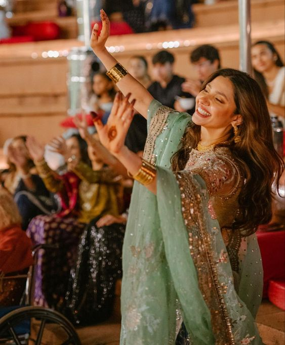 Top 3 Elegant Looks Of Mahira Khan In Evening Gown | IWMBuzz